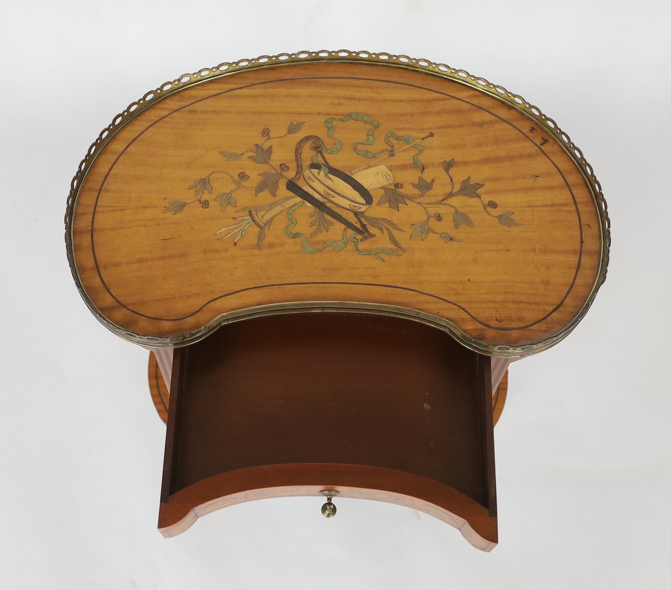 An Edwardian ormolu mounted satinwood kidney shape occasional table 53cm wide, 34cm deep, 65cm high